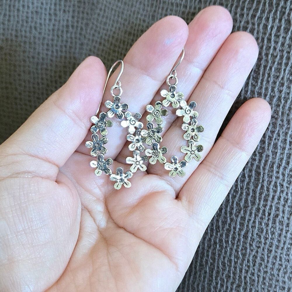 Noa Zuman Silver🤍 Floral🌸 Wreath Dangle Earrings - Picture 6 of 16